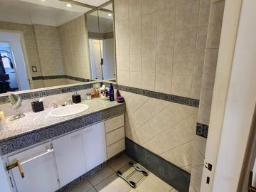 Departamento de 4 Dormitorios - Cochera - Baulera