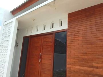 Rumah Tumbuh dengan konsep Etnik Modern dikawasan Asri