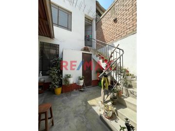 🏡 ¡VENDO CASA EN PRO – LOS OLIVOS!

📍 A solo 1 ½ cuadras de la Universidad Científica del Sur

💰 Precio: $ 278,000 dólares (¡Negociable!)

📌 Ref