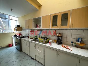 🏡 ¡VENDO CASA EN PRO – LOS OLIVOS!

📍 A solo 1 ½ cuadras de la Universidad Científica del Sur

💰 Precio: $ 278,000 dólares (¡Negociable!)

📌 Ref