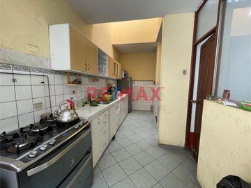 🏡 ¡VENDO CASA EN PRO – LOS OLIVOS!

📍 A solo 1 ½ cuadras de la Universidad Científica del Sur

💰 Precio: $ 278,000 dólares (¡Negociable!)

📌 Ref