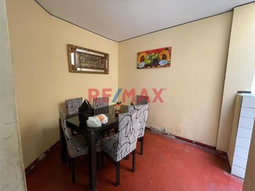 🏡 ¡VENDO CASA EN PRO – LOS OLIVOS!

📍 A solo 1 ½ cuadras de la Universidad Científica del Sur

💰 Precio: $ 278,000 dólares (¡Negociable!)

📌 Ref