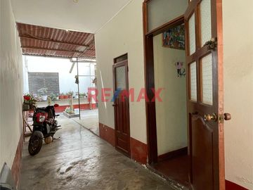 🏡 ¡VENDO CASA EN PRO – LOS OLIVOS!

📍 A solo 1 ½ cuadras de la Universidad Científica del Sur

💰 Precio: $ 278,000 dólares (¡Negociable!)

📌 Ref