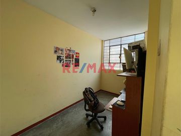 🏡 ¡VENDO CASA EN PRO – LOS OLIVOS!

📍 A solo 1 ½ cuadras de la Universidad Científica del Sur

💰 Precio: $ 278,000 dólares (¡Negociable!)

📌 Ref