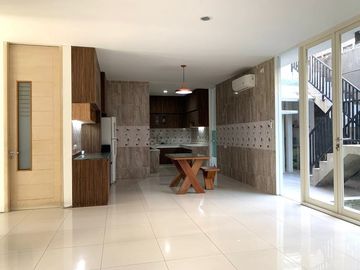 Rumah Dijual Bukit Golf Surabaya 2 Lantai