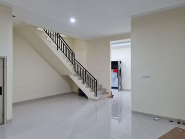 Rumah bagus taman surya 2,akses mobil,harga 2,5M nego