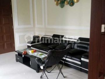 Di Jual Rumah 3 Lantai Perumahan Anggrek Loka BSD