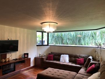 CASA EN VENTA EN CLUB DE GOLF LAS FUENTES, VISTA AL GREEN Y AMPLIO JARDÍN !