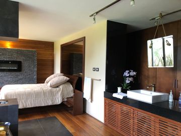 CASA EN VENTA EN CLUB DE GOLF LAS FUENTES, VISTA AL GREEN Y AMPLIO JARDÍN !