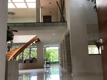 CASA EN VENTA EN CLUB DE GOLF LAS FUENTES, VISTA AL GREEN Y AMPLIO JARDÍN !