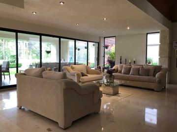 CASA EN VENTA EN CLUB DE GOLF LAS FUENTES, VISTA AL GREEN Y AMPLIO JARDÍN !