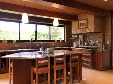 CASA EN VENTA EN CLUB DE GOLF LAS FUENTES, VISTA AL GREEN Y AMPLIO JARDÍN !