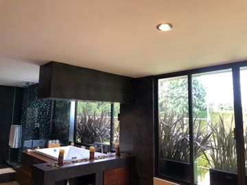CASA EN VENTA EN CLUB DE GOLF LAS FUENTES, VISTA AL GREEN Y AMPLIO JARDÍN !