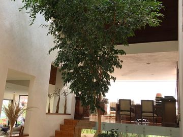 CASA EN VENTA EN CLUB DE GOLF LAS FUENTES, VISTA AL GREEN Y AMPLIO JARDÍN !
