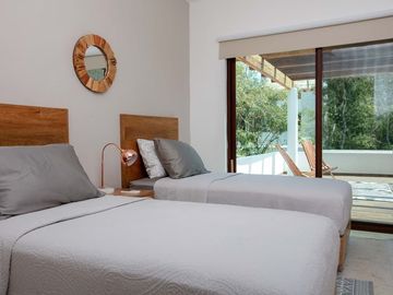 Villa de 5 recamaras, alberca privada, jacuzzi, acabados de lujo, roof top, cuar