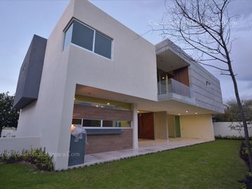 Casa de Lujo en Bosque de los Lagos