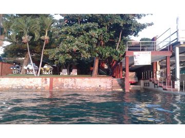 CASA EN VENTA A ORILLA DEL LAGO 