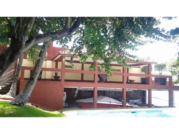 CASA EN VENTA A ORILLA DEL LAGO 