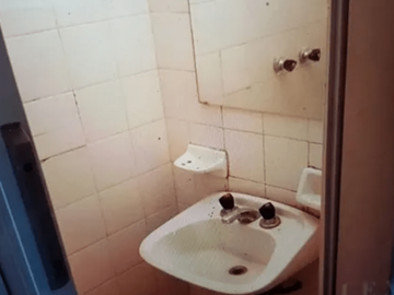DEPARTAMENTO 5 AMBIENTES, 3 BAÑOS CON BALCON HACIA AV. CORRIENTES,  95 M2