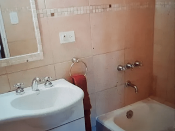 DEPARTAMENTO 5 AMBIENTES, 3 BAÑOS CON BALCON HACIA AV. CORRIENTES,  95 M2