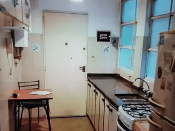 DEPARTAMENTO 5 AMBIENTES, 3 BAÑOS CON BALCON HACIA AV. CORRIENTES,  95 M2