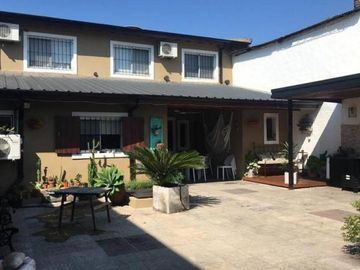 Venta c/ renta / Dos planta con Parrilla - Excelente Estado