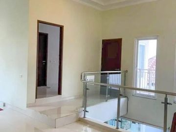 Rumah 2 Lantai + Kolam Renang Luas 406 di Lembah Dieng Malang