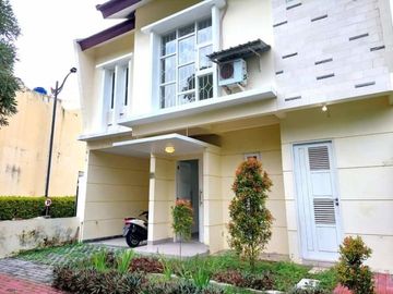Rumah Mewah dan Strategis di Awana Townhouse