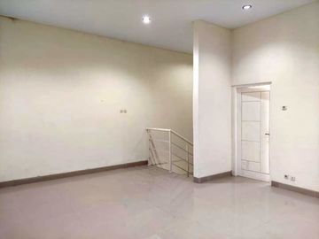 Rumah Mewah dan Strategis di Awana Townhouse
