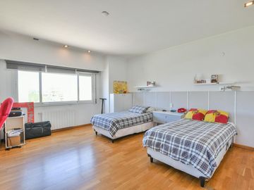 Casa de 3 dormitorios en venta pileta y galería con parrillero Fisherton barrio privado