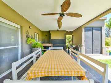 Casa de 3 dormitorios en venta pileta y galería con parrillero Fisherton barrio privado