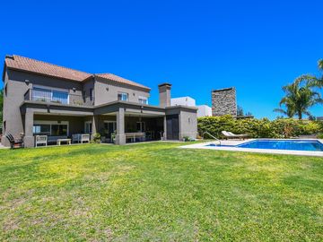 Casa de 3 dormitorios en venta pileta y galería con parrillero Fisherton barrio privado