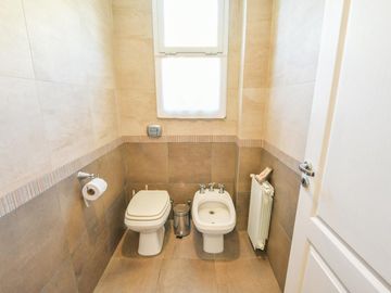 Casa de 3 dormitorios en venta pileta y galería con parrillero Fisherton barrio privado