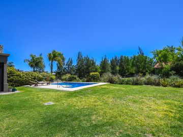 Casa de 3 dormitorios en venta pileta y galería con parrillero Fisherton barrio privado