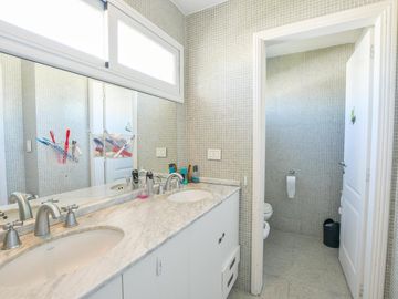 Casa de 3 dormitorios en venta pileta y galería con parrillero Fisherton barrio privado