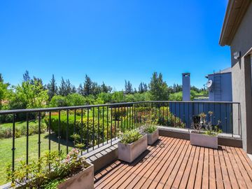 Casa de 3 dormitorios en venta pileta y galería con parrillero Fisherton barrio privado