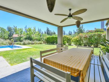 Casa de 3 dormitorios en venta pileta y galería con parrillero Fisherton barrio privado