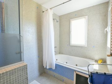 Casa de 3 dormitorios en venta pileta y galería con parrillero Fisherton barrio privado