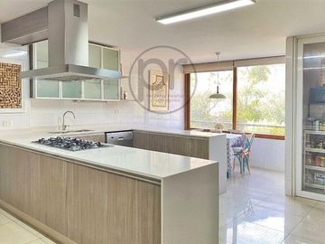 Las Condes, Venta depto 4 dorm, + serv., 2 estar, parque