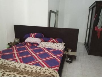 Di jual cepat rumah second dengan tanah luas di Bojong sari