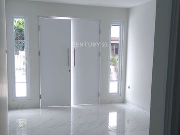 Rumah Bagus Baru Direnovasi Di Taman Modern Jakarta Timur