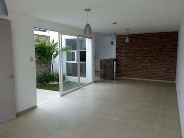 SE VENDE HERMOSA CASA