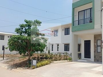4BR House and Lot in Cainta For sale