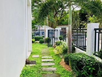 Corner Lot House for SALE or RENT with 4 Bedrooms in Sto. Domingo Angeles City