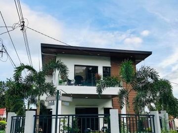 Corner Lot House for SALE or RENT with 4 Bedrooms in Sto. Domingo Angeles City