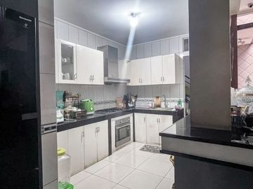 Hunian second furnished siap huni di pondok kelapa
