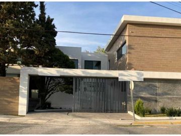 Casa en Venta Contry la Silla en Guadalupe