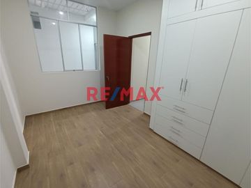 Departamento en Venta - Los Sauces, Chiclayo
 
Se vende amplio y moderno departamento en la exclusiva urbanización Los Sauces. Ubicado en el 3er pis