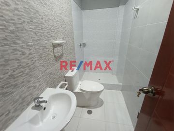 Departamento en Venta - Los Sauces, Chiclayo
 
Se vende amplio y moderno departamento en la exclusiva urbanización Los Sauces. Ubicado en el 3er pis