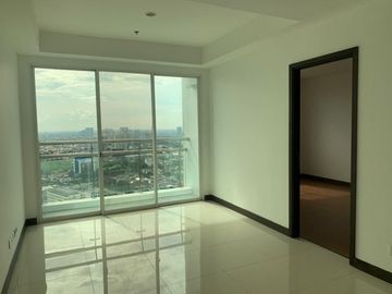 Apartemen AKR Gallery West Residences,lantai tinggi,hadap kota